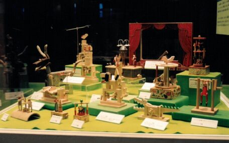 富山県こどもみらい館「日本と世界のからくり玩具展」