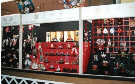 関西国際空港･出国ゲート前ギャラリー「日本の伝統玩具展」