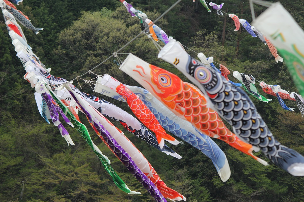 五月の空の鯉のぼり 日本玩具博物館