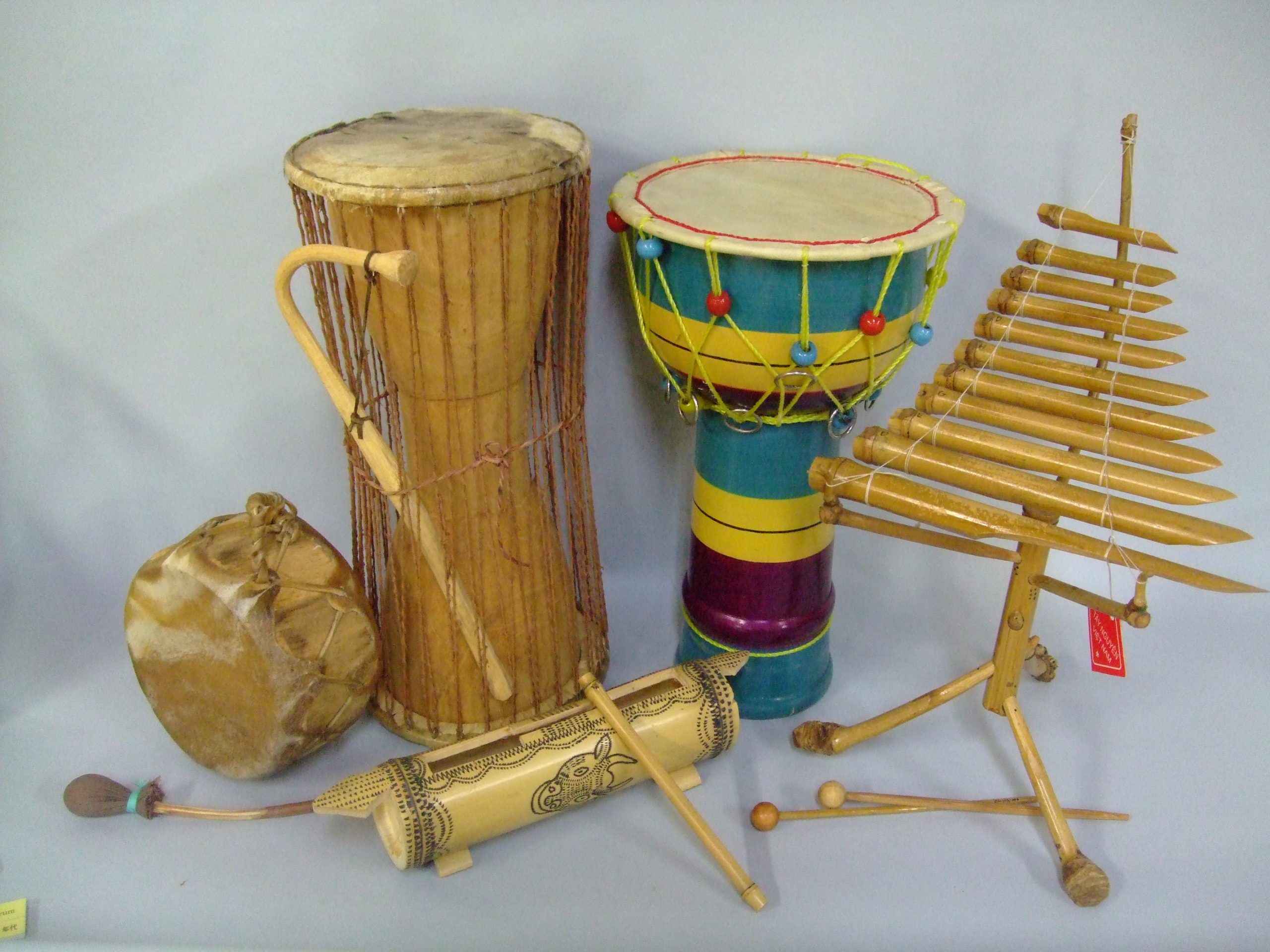 世界の太鼓と打楽器・形と音色」 | 日本玩具博物館