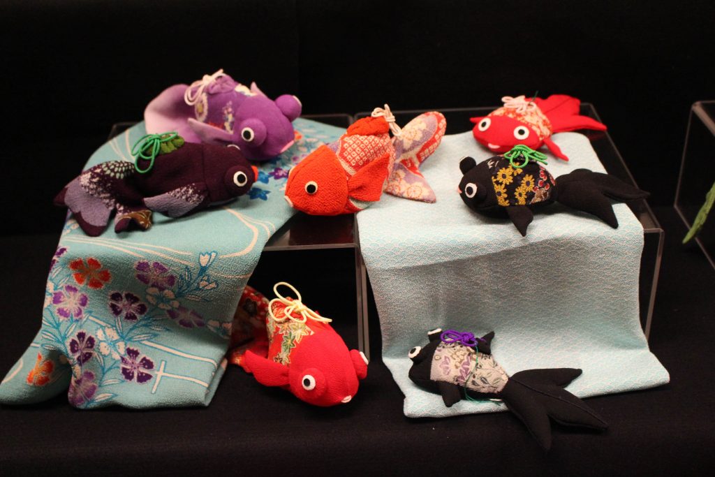 ちりめん細工 「金魚袋」 | 日本玩具博物館