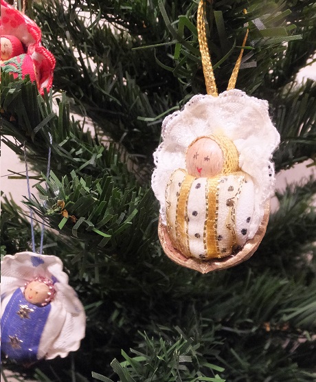 クルミの中の赤ん坊 日本玩具博物館