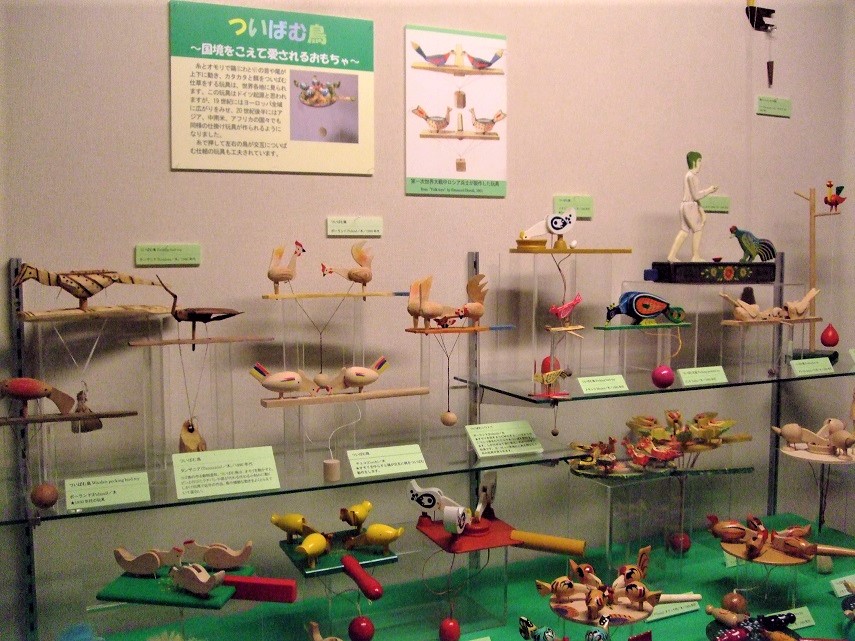 世界の鳥の造形大集合 ついばむ鳥たち 日本玩具博物館