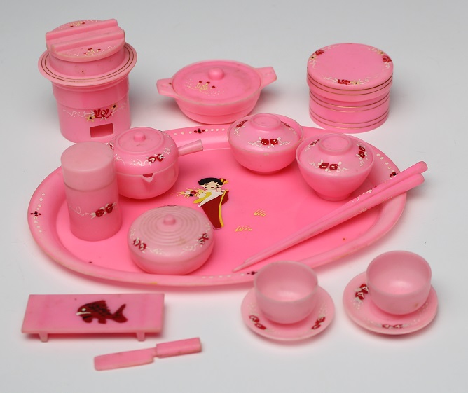 ままごと道具の今昔 展から 日本玩具博物館