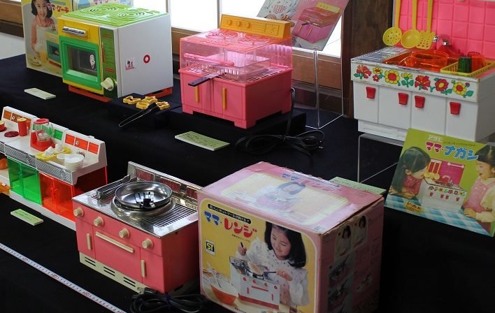 ままごと道具の今昔」展から | 日本玩具博物館