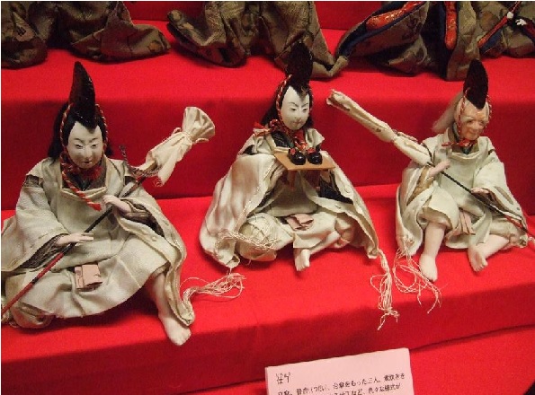 春の日の三人仕丁 | 日本玩具博物館