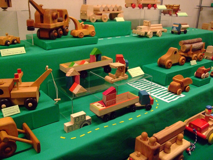 乗りもの玩具の大行進～展示を楽しむ～ | 日本玩具博物館