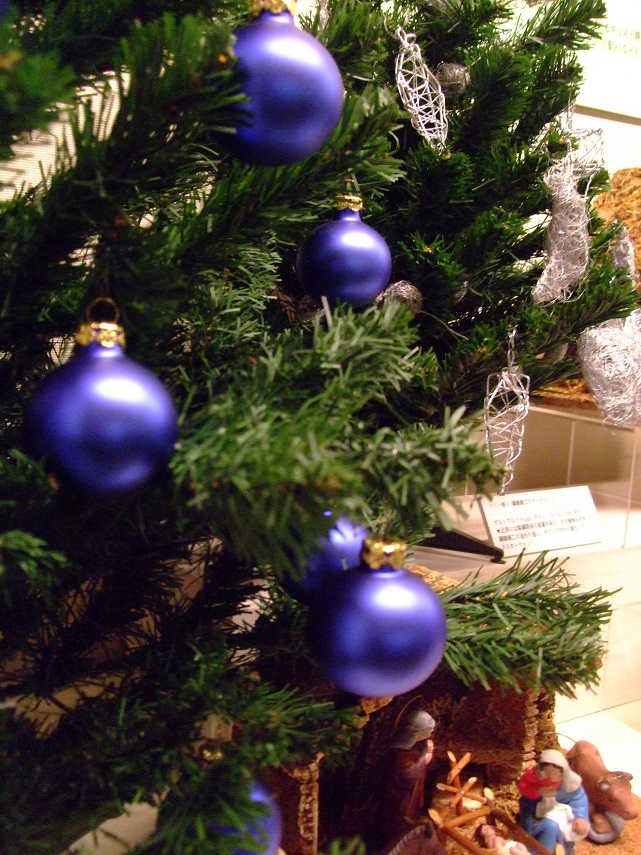 オーナメントの色を見つめて～「世界のクリスマス紀行」より～ | 日本
