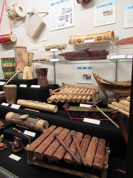世界の民族楽器と音の出るおもちゃ」 | 日本玩具博物館