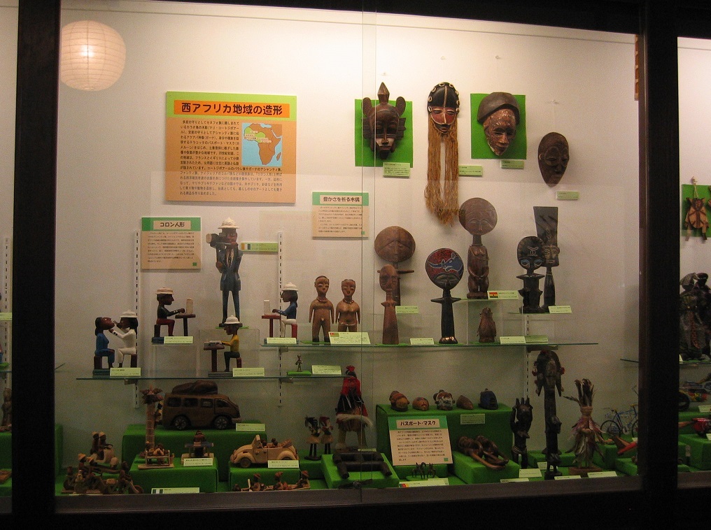 アフリカのおもちゃと造形   日本玩具博物館