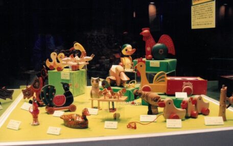 富山県こどもみらい館「世界の鳥の玩具展」
