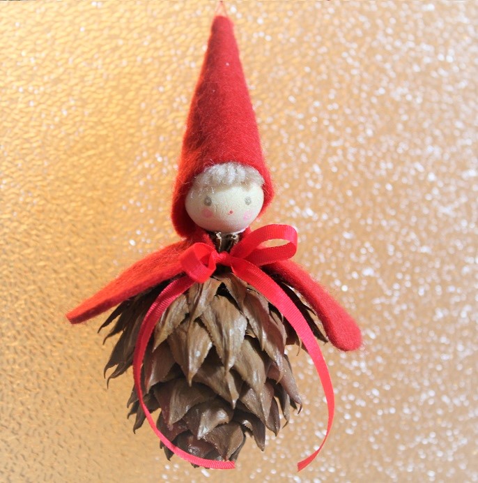 手作りのクリスマスオーナメント＊その１―木の実を使って | 日本玩具博物館