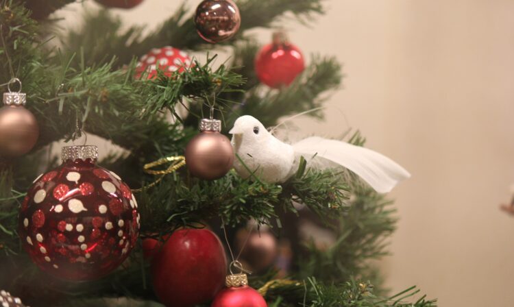 クリスマスの小鳥～「世界のクリスマス展2021」より | 日本玩具博物館