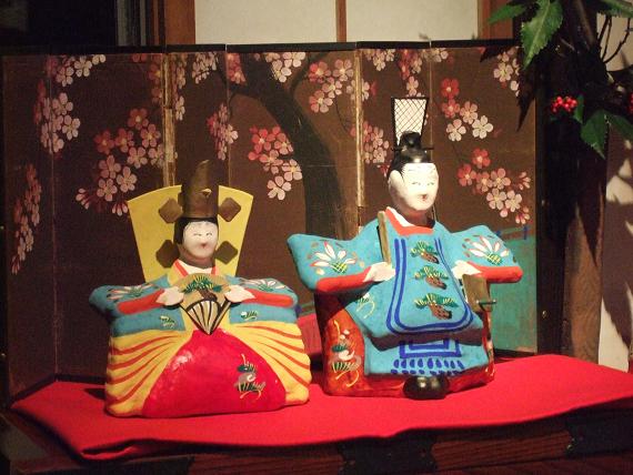 まちの衣装雛とふるさとの土雛～姿かたちの共通性～ | 日本玩具博物館