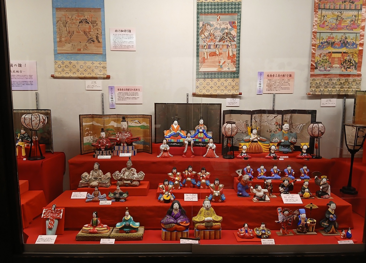 雪国の雛1展示風景.jpg